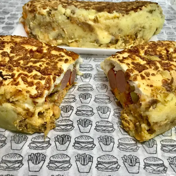 Dog frito com bacon na baguete